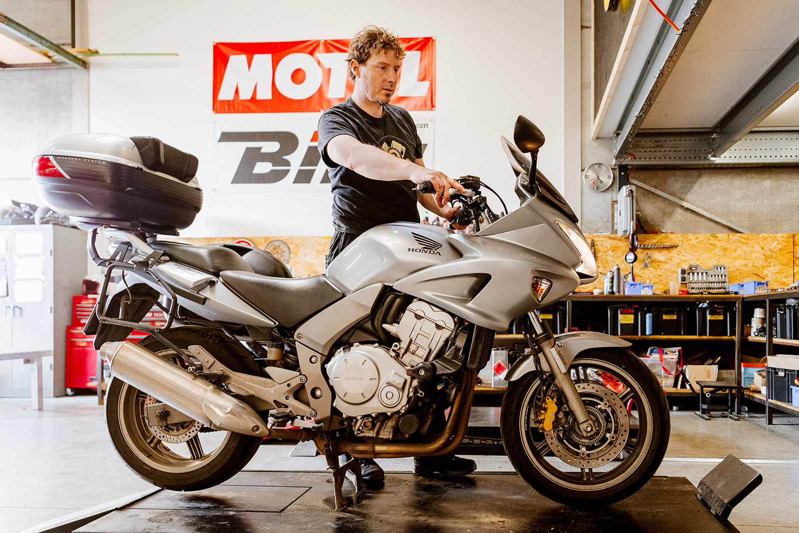 Onderhoud, reparatie en accessoires. Alles voor motorrijders die zorgeloos willen rijden!